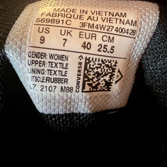 Converse Chuck Taylor All Star Lugged boots in a black colorway. SIZE 9 - Picture 9 of 9